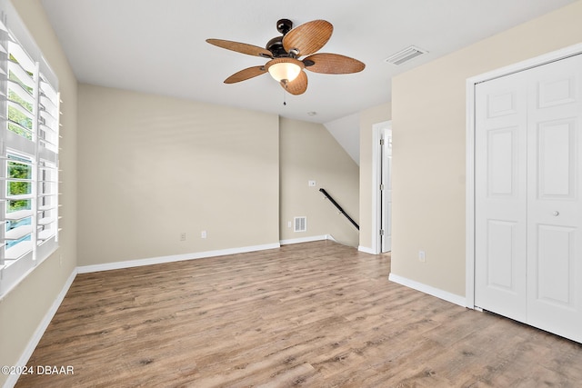 empty room featuring light hardwood / wood-style flooring and ceiling fan