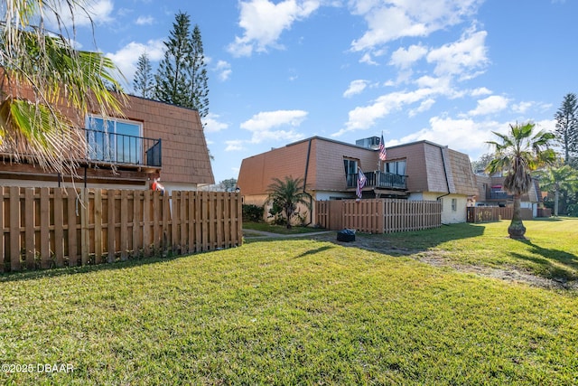 view of yard with a balcony