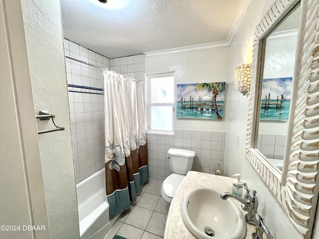 full bathroom featuring sink, tile patterned flooring, toilet, shower / bath combo with shower curtain, and a textured ceiling