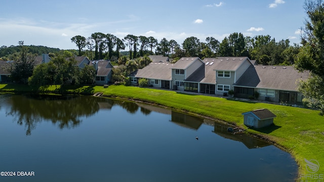 bird's eye view featuring a water view