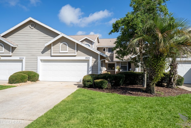 view of front facade with a front yard