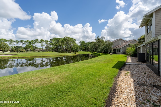 view of yard featuring a water view