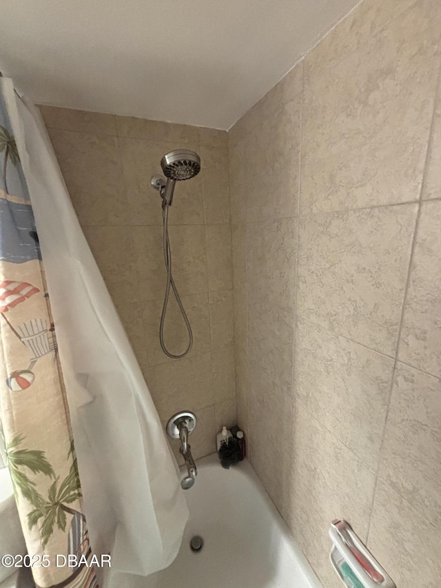 65 Seton Trl Unit 8, Ormond Beach, FL 32176 - detailed view of shower / bath combination with curtain