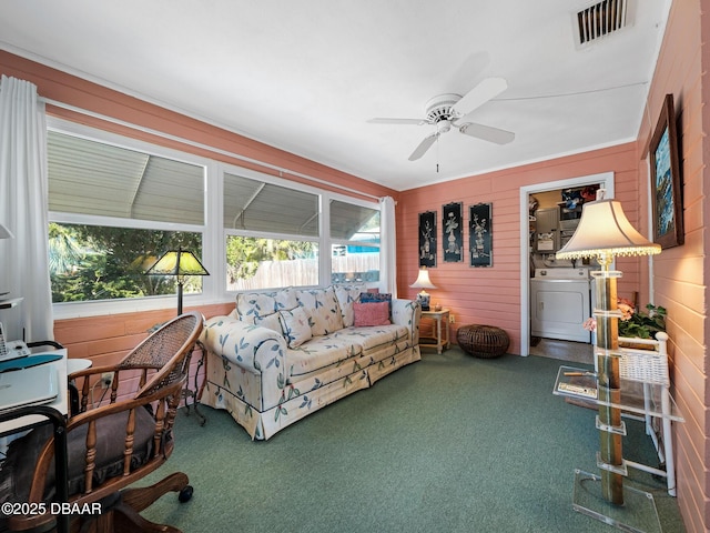 sunroom with visible vents, washer / clothes dryer, and ceiling fan