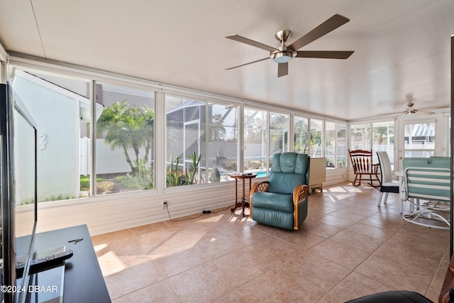 sunroom with ceiling fan