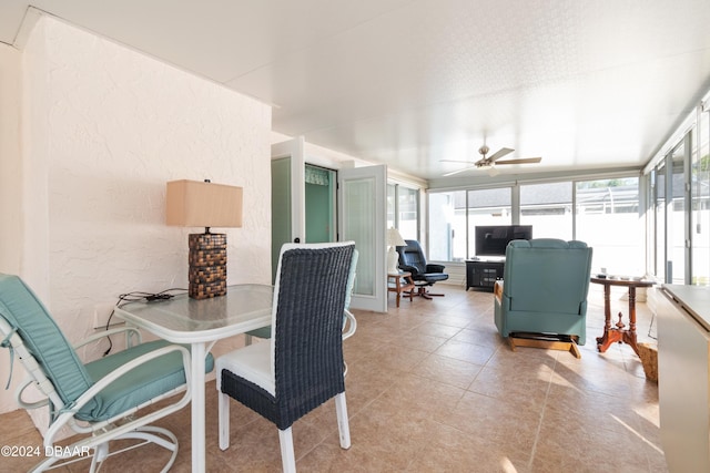 sunroom / solarium with ceiling fan