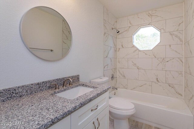 640 Old Treeline Trl, Deland, FL 32724 - full bath featuring toilet, vanity,  shower combination, and wood finished floors