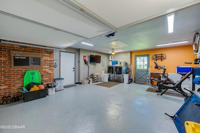 garage with washing machine and clothes dryer