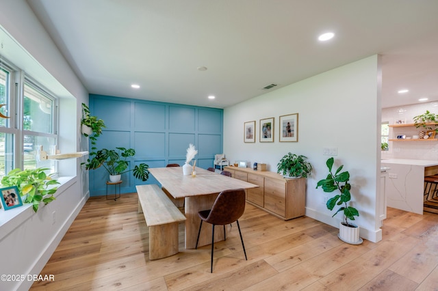 dining room featuring light wood finished floors, visible vents, and recessed lighting