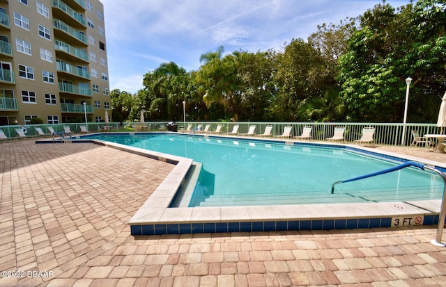 view of swimming pool