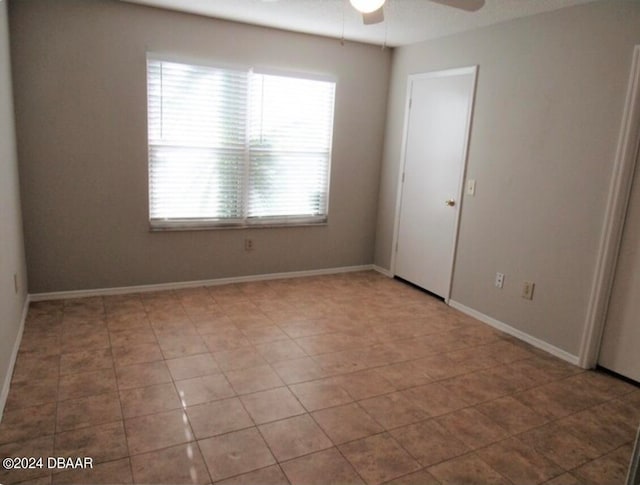 unfurnished room featuring ceiling fan