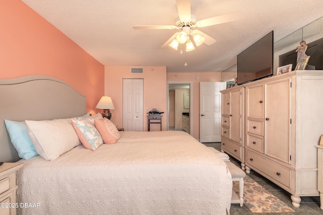 bedroom featuring a ceiling fan, a closet, visible vents, and a textured ceiling