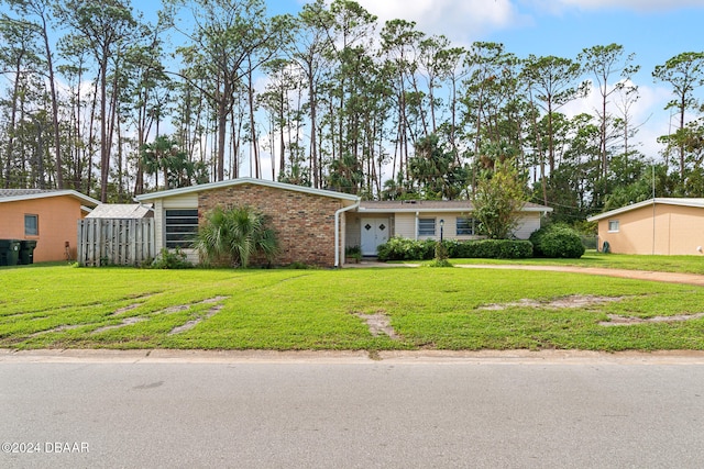 ranch-style house featuring a front yard