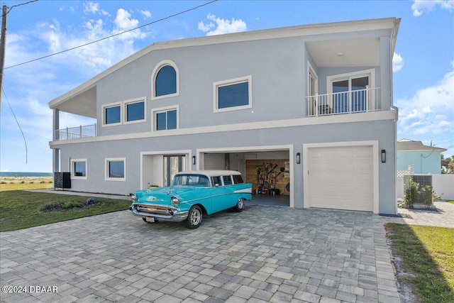 view of front facade with a garage