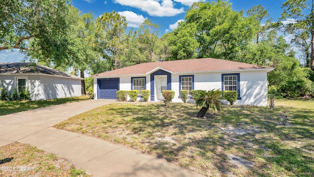 4 Starling Dr, Daytona Beach, FL 32117 - single story home featuring driveway, an attached garage, stucco siding, and a front yard