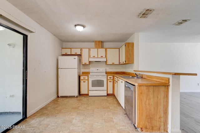 188 W Sandalwood Ct, Daytona Beach, FL 32119 - kitchen with a peninsula, a sink, white appliances, and visible vents
