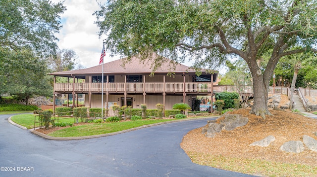 view of front of property featuring a deck