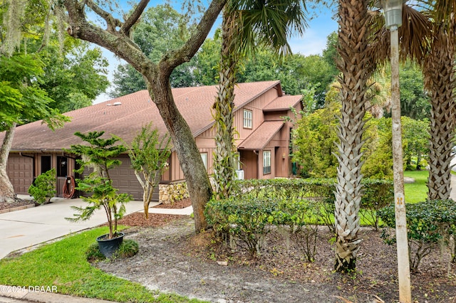 view of front of home featuring a garage