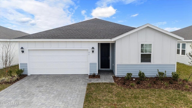 ranch-style house featuring a front lawn and a garage