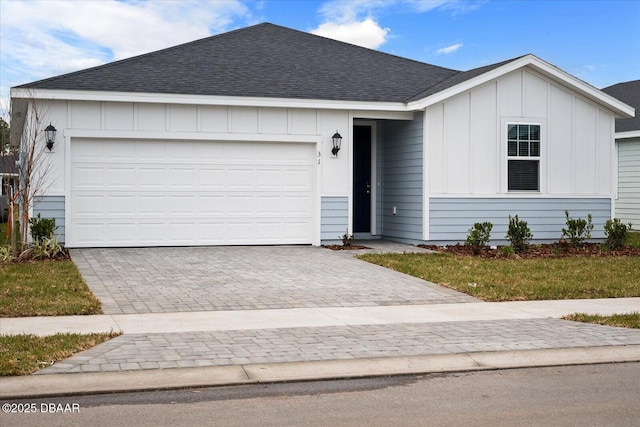 ranch-style home featuring a garage