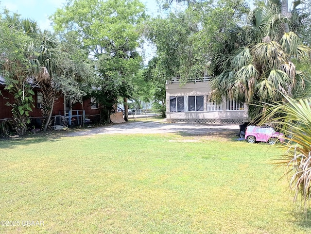 635 Tanglewood St, Daytona Beach, FL 32114 - view of green lawn