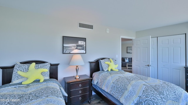2625 S Atlantic Ave Unit 5Sw, Daytona Beach, FL 32118 - bedroom featuring a closet and wood finished floors