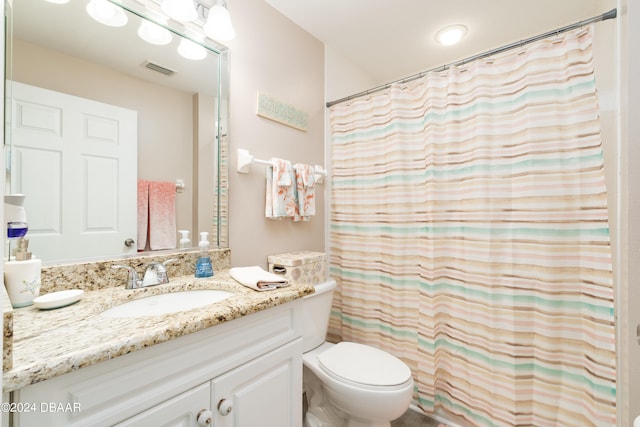 bathroom with toilet, a shower with curtain, and vanity