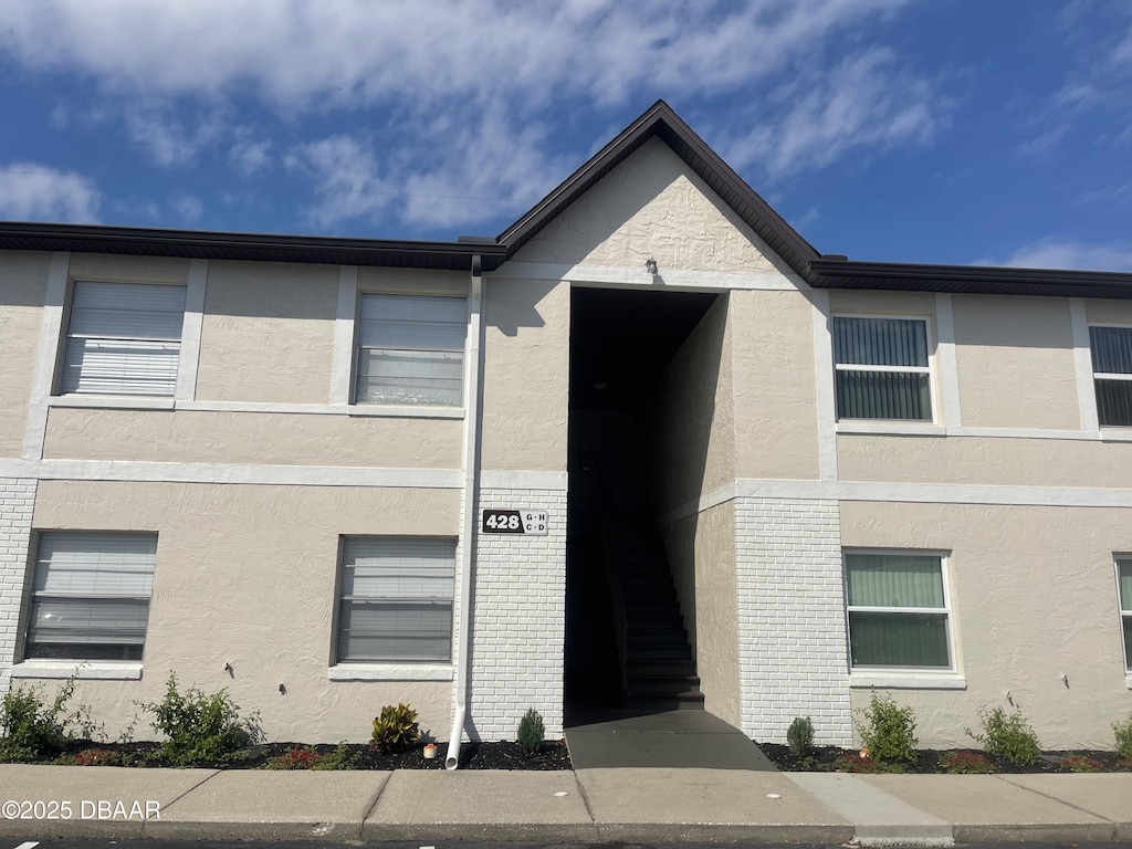 view of front of home featuring stucco siding