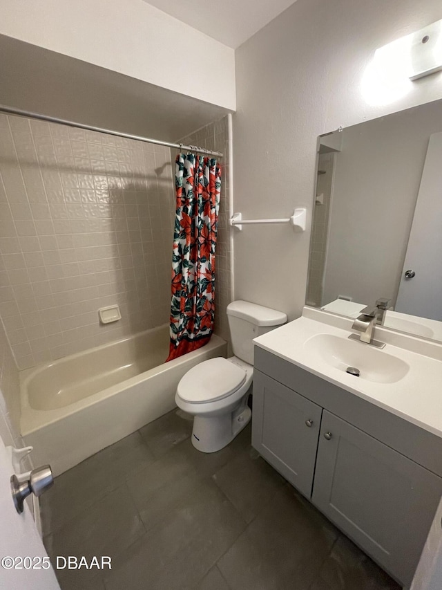 428 Banana Cay Dr Unit G, South Daytona, FL 32119 - full bath featuring tile patterned floors, vanity, shower / bath combo, and toilet
