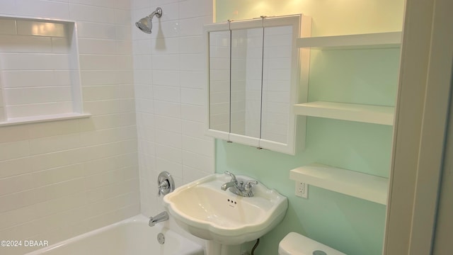 full bathroom with sink, toilet, and tiled shower / bath combo