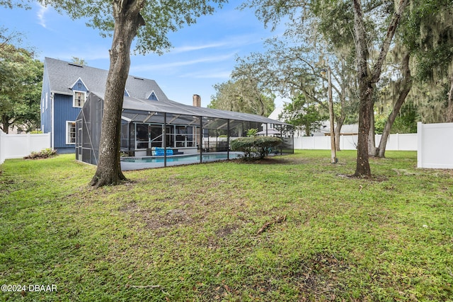 view of yard featuring a lanai and a fenced in pool