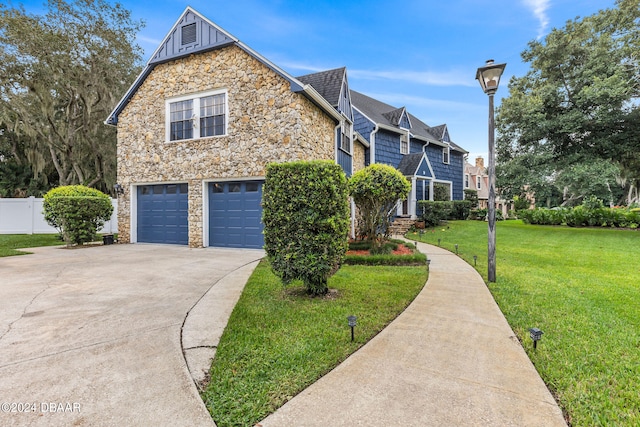 view of front of property featuring a front yard and a garage