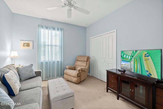 carpeted living room with ceiling fan