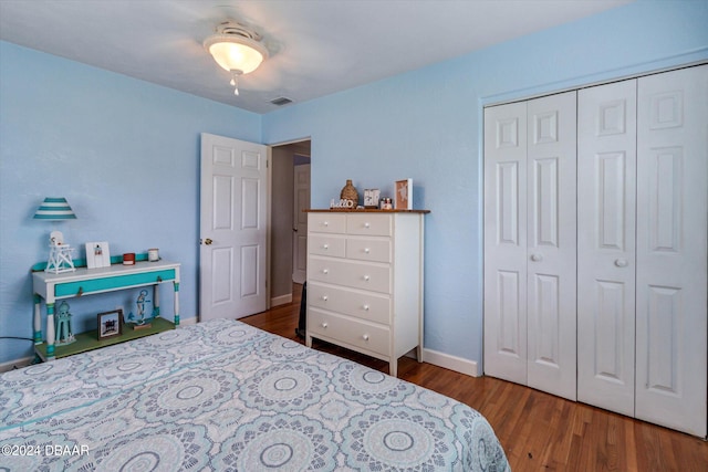 bedroom with a closet, ceiling fan, and hardwood / wood-style floors