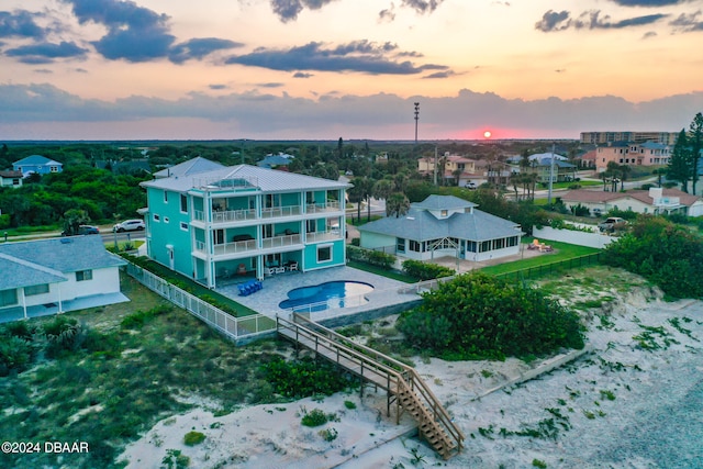 view of aerial view at dusk