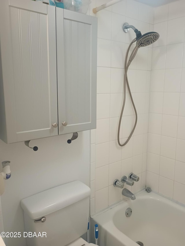 full bathroom featuring toilet and shower / tub combination