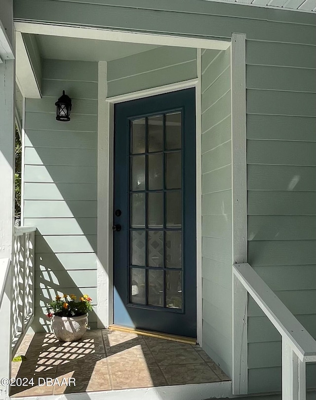 doorway to property featuring a porch