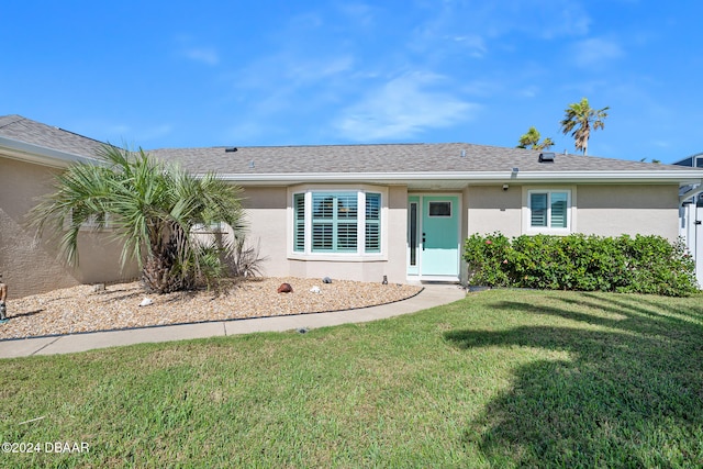 single story home with a front yard