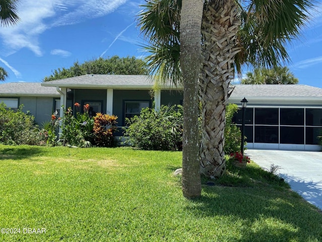 view of front facade with a front yard