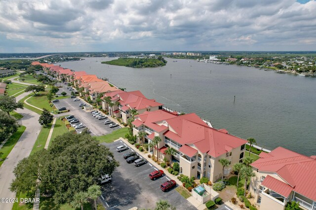 bird's eye view with a water view