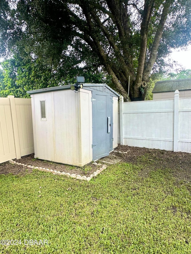 5 Wild Rose Pl, Palm Coast, FL 32164 - view of outbuilding with a lawn