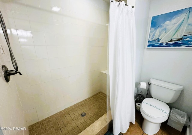 bathroom with toilet and a shower with shower curtain