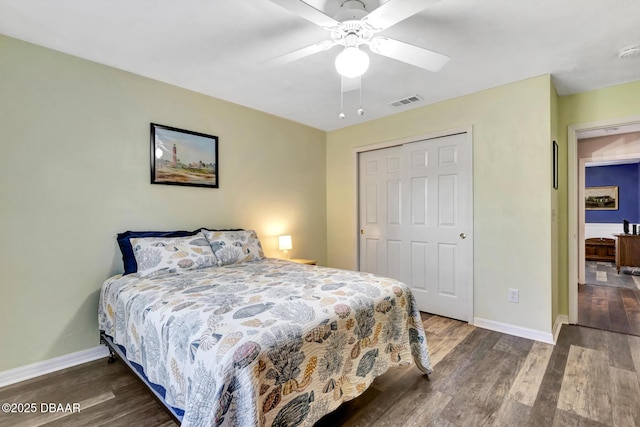 bedroom with a closet, dark wood-type flooring, and ceiling fan