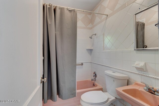634 Aberdeen St, Daytona Beach, FL 32114 - bathroom featuring a sink, toilet, shower / bath combination with curtain, and tile walls