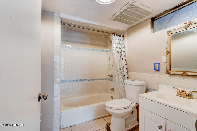 634 Aberdeen St, Daytona Beach, FL 32114 - full bath with shower / bath combo with shower curtain, vanity, toilet, tile patterned floors, and tile walls
