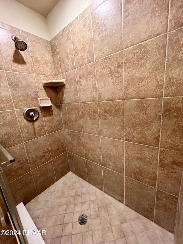 bathroom with a tile shower