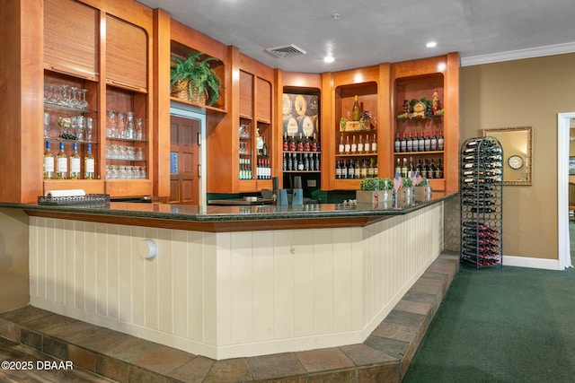 bar featuring carpet floors, visible vents, baseboards, wet bar, and recessed lighting