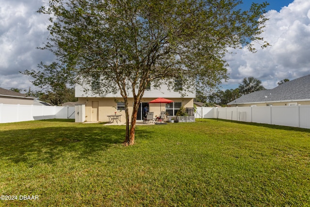 view of yard with a patio area