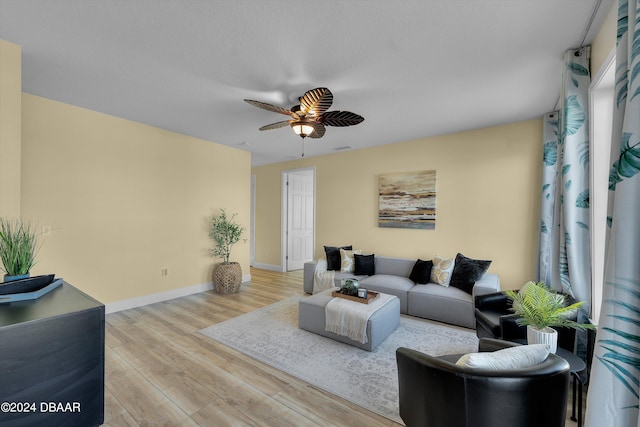 living room with light wood-type flooring and ceiling fan