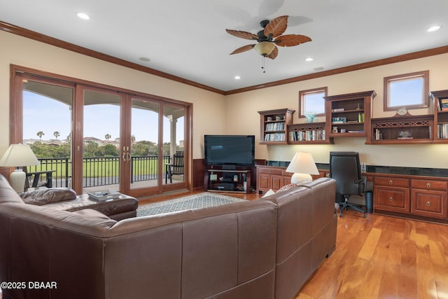 living area featuring recessed lighting, light wood-style flooring, crown molding, and ceiling fan